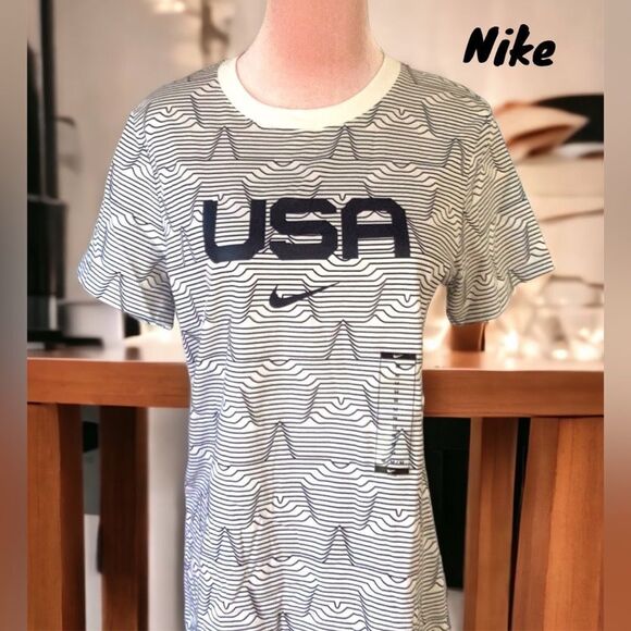 NIKE NEW WITH TAGS TEAM USA WOMENS NIKE TEE STANDARD FIT MEDIUM - Picture 1 of 7